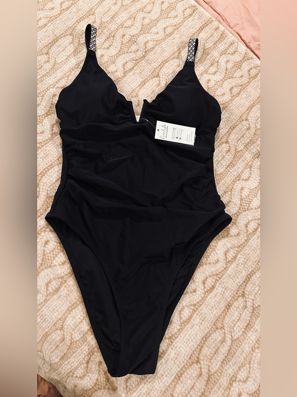 Cupshe Black V-Notch Tummy Contouring One-Piece Swimsuit Size M